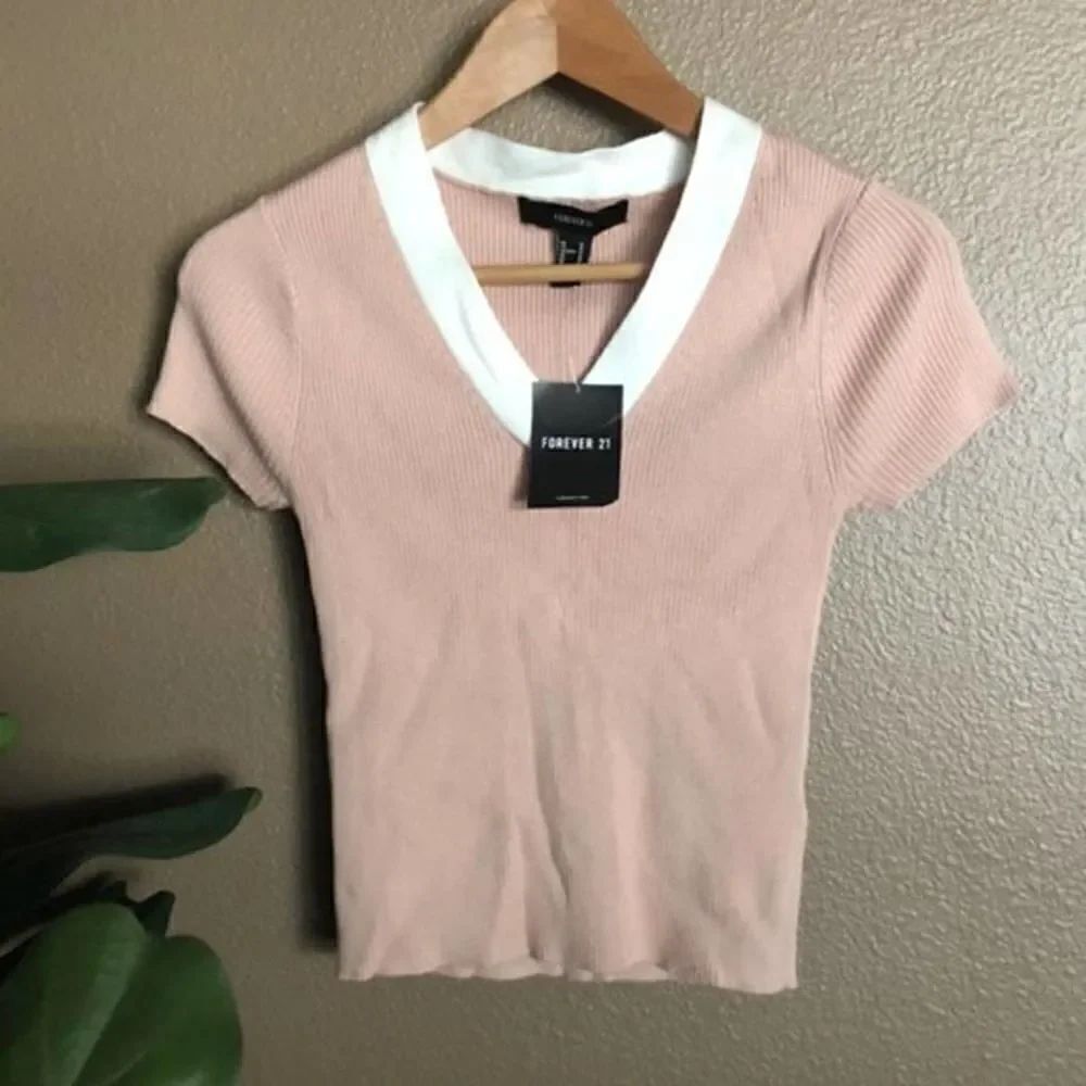 Forever 21 Mauve Ribbed V-Neck Shirt M